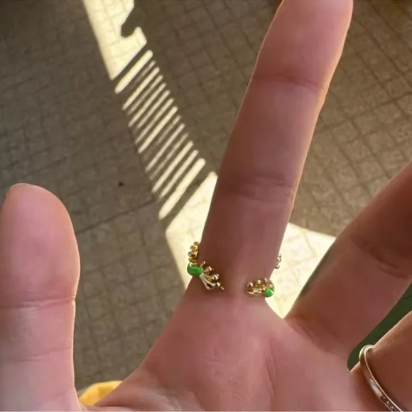 Green Dot Frog Reptile Ring - Picture 8 of 9